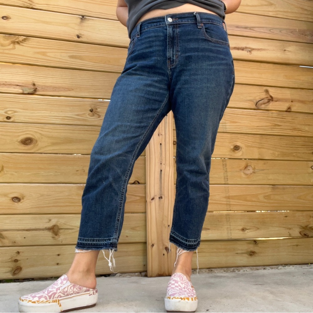 Mid-Rise Boyfriend Straight Cut-Off Jeans for Women